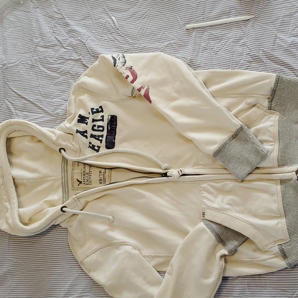 🔥$5 SALE!.merican Eagle "Vintage fit" cream full zip hoodie. Sz XS-S - Picture 1 of 10